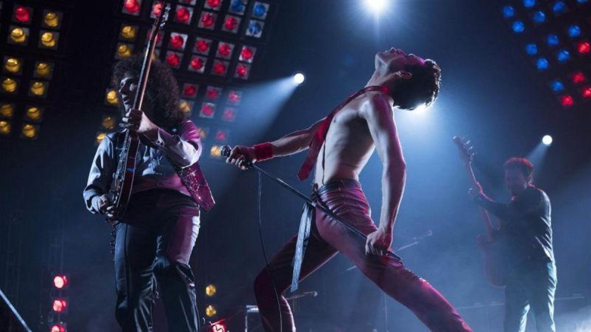 Gwilym Lee como Brian May (izquierda) y Rami Malek como Freddie Mercury en el filme Bohemian Rhapsody.-CORTESÍA DE TWENTIETH CENTURY FOX