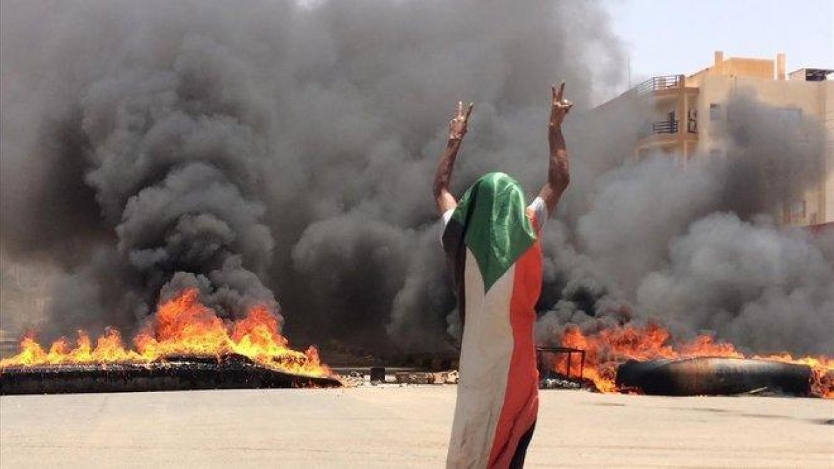 Al menos 35 muertos durante la represión contra los manifestantes el lunes en Sudán.-