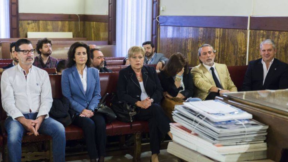 Betoret, Such, Martínez, Correa y Crespo, este martes en el inicio del juicio por las contrataciones de Fitur.-Foto: MIGUEL LORENZO