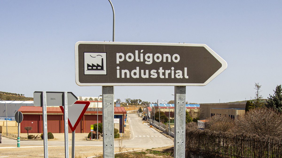 Acceso a un polígono industrial en la provincia de Soria. MARIO TEJEDOR