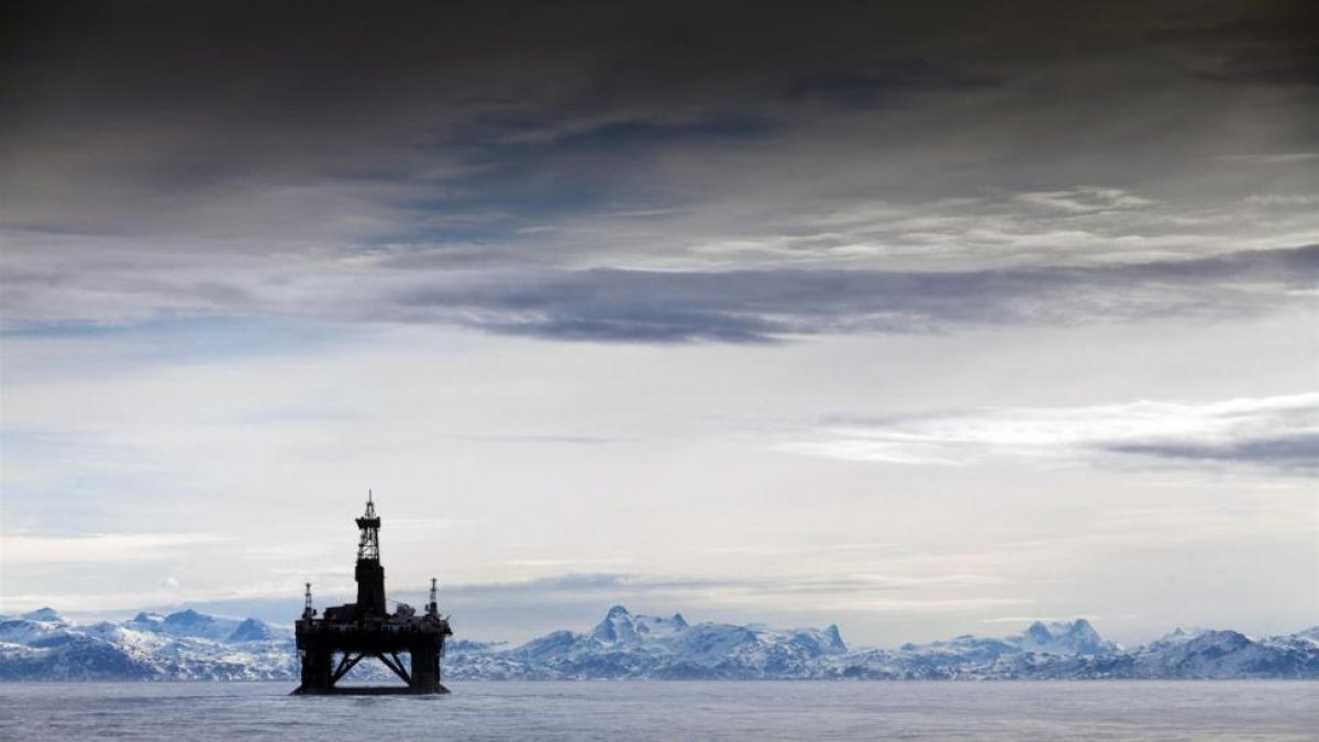 Plataforma petrolífera Leiv Eiriksson, en el océano Ártico.-AP