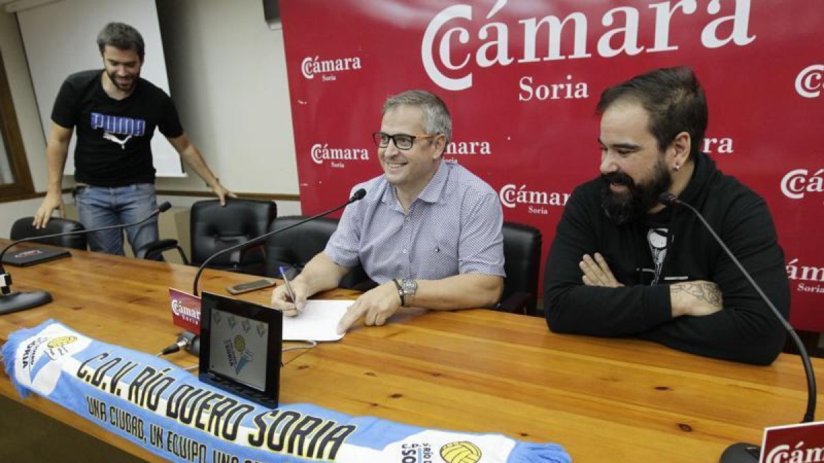 Alfredo Cabrerizo y Sergio de Miguel en la presentación de la campaña de abonos del Río Duero de hace dos temporadas. HDS