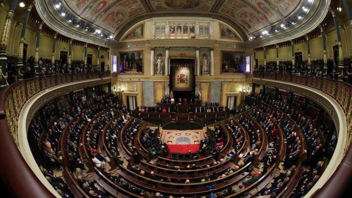 Vista general del hemiciclo del Congreso de los Diputados.-EFE/ ZIPI