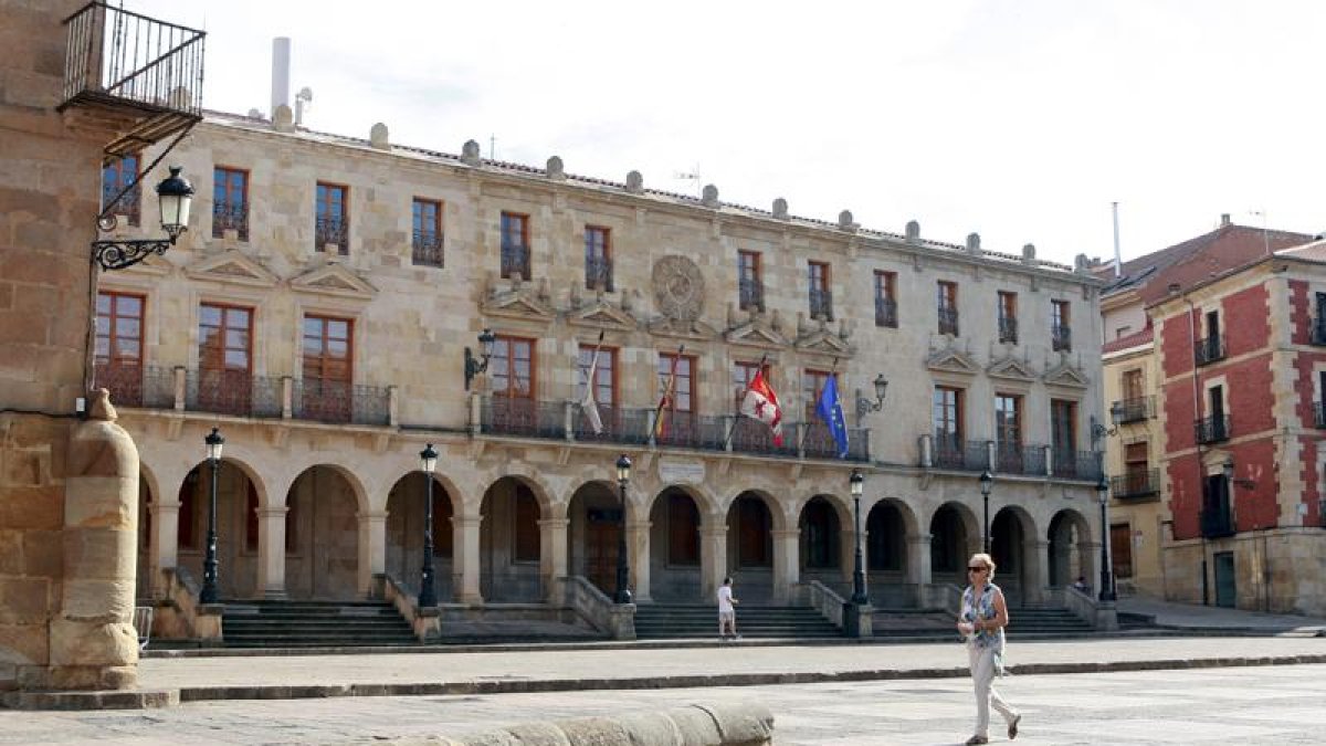 Edificio del Ayuntamiento, en la plaza Mayor de la capital.-Luis Ángel Tejedor