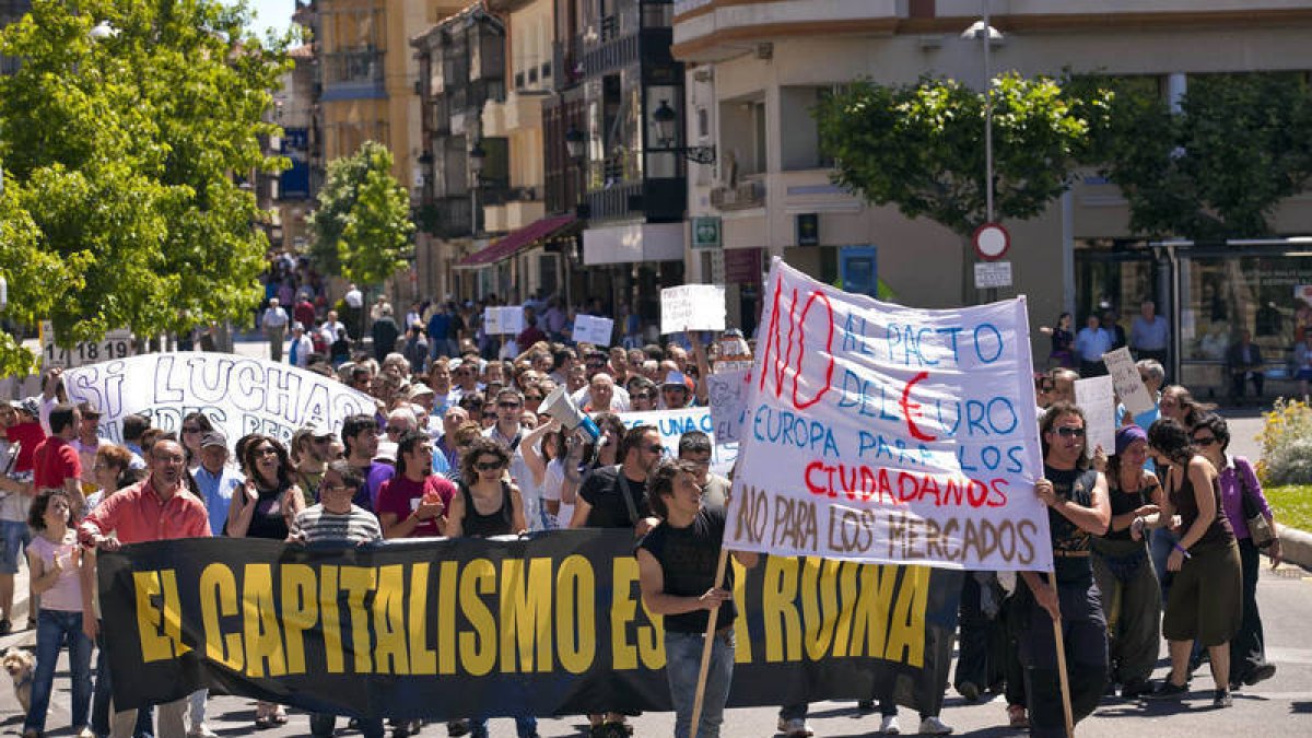 Manifestación del movimiento 15M en Soria en contra de la firma del pacto del euro. / C. Serrano (Ical)-