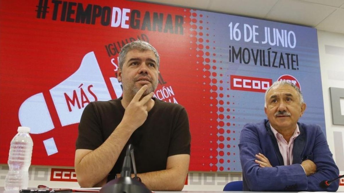 Los secretarios generales de CCOO y UGT, Unai Sordo y José María Álvarez, durante la rueda de prensa ofrecida este martes para presentar las movilizaciones en toda España para el sábado 16 de junio.-EFE