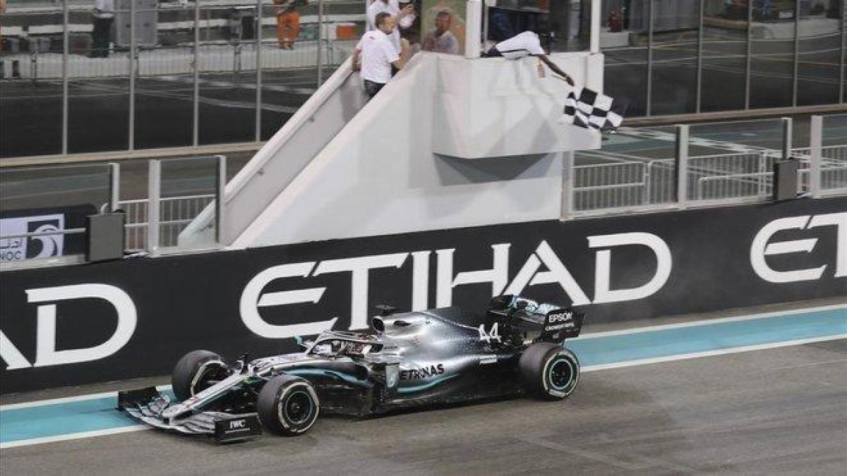 Lewis Hamilton (Mercedes) gana el GP de Abu Dabi, última cita del Mundial de Fórmula 1.-AP / KAMRAN JEBREILI