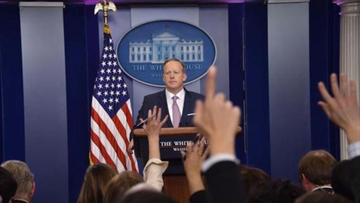 Spicer, durante la rueda de prensa.-AFP / NICHOLAS KAMM