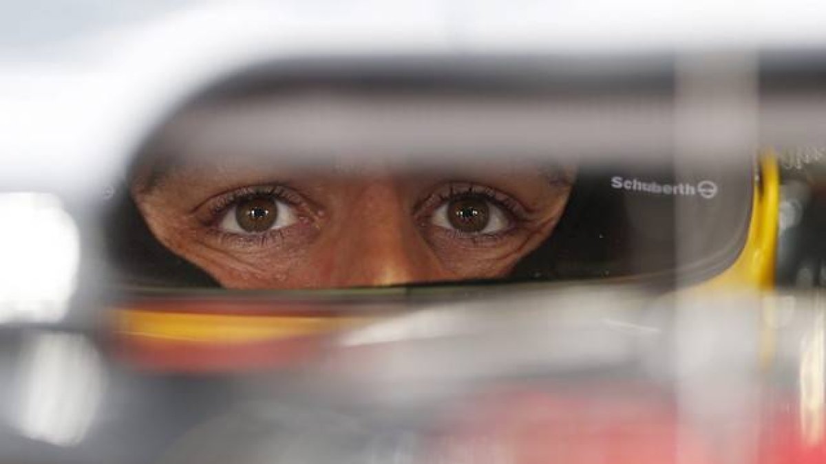 El piloto español Fernando Alonso, del equipo McLaren-Honda, durante los terceros entrenamientos libres en el circuito de Montecarlo en Mónaco.-Foto: YOAN VALAT / EFE