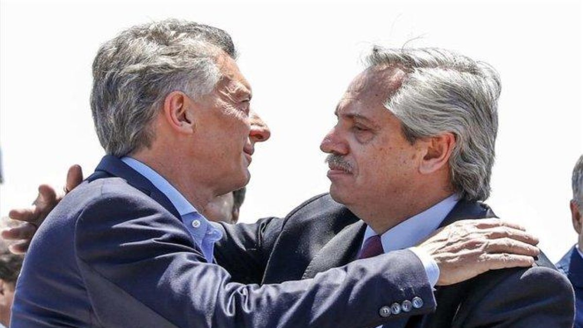 Alberto Fernádez, presidente electo de Argentina, y Mauricio Macri, presidente saliente.-AFP