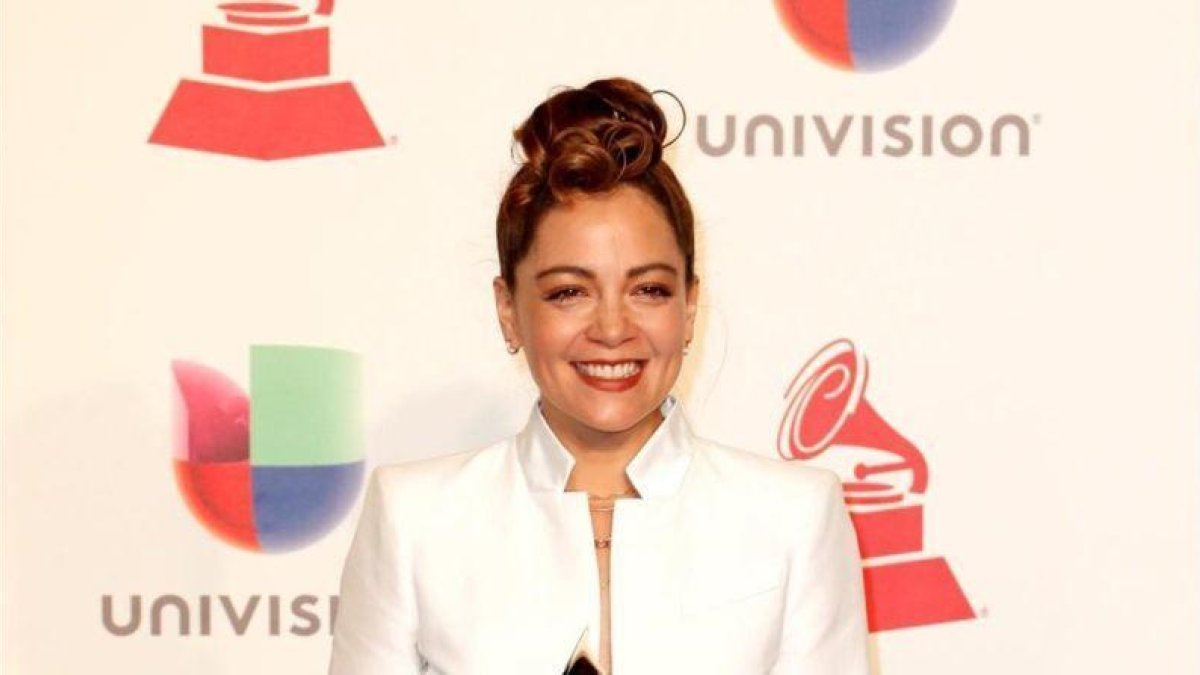 Natalia Lafourcade en la entrega de los Grammy Latino.-EFE