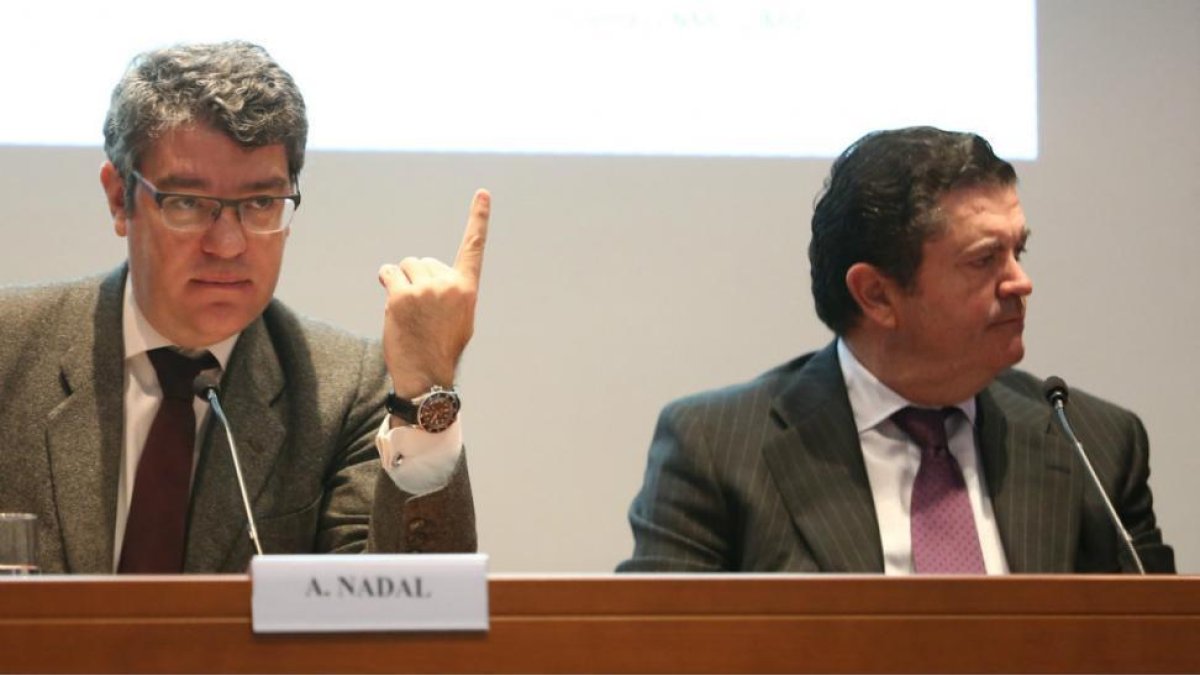 El ministro de Energía, Álvaro Nadal, y el presidente de Endesa, Borja Prado, en un foro energético.-ELISENDA PONS
