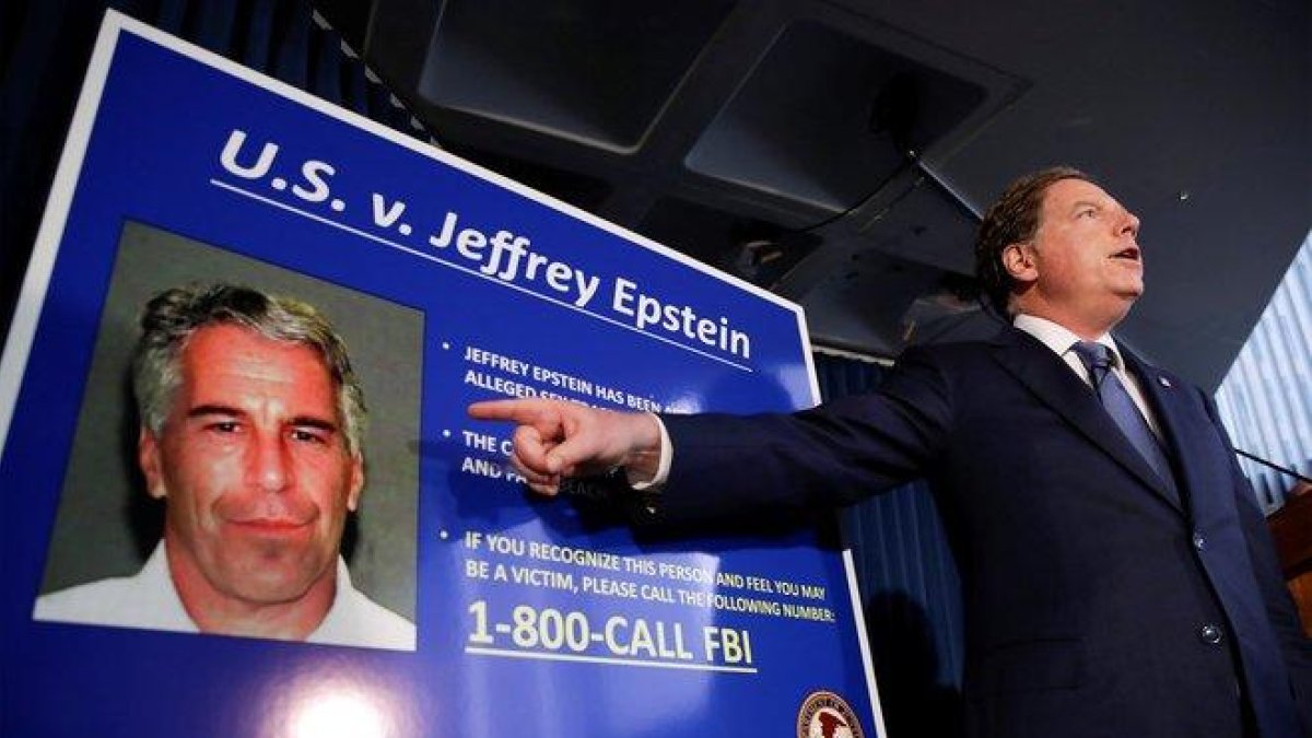 Epstein estaba acusado de crear una red de tráfico sexual de menores hace una década en sus mansiones de Nueva York y Florida.-EFE