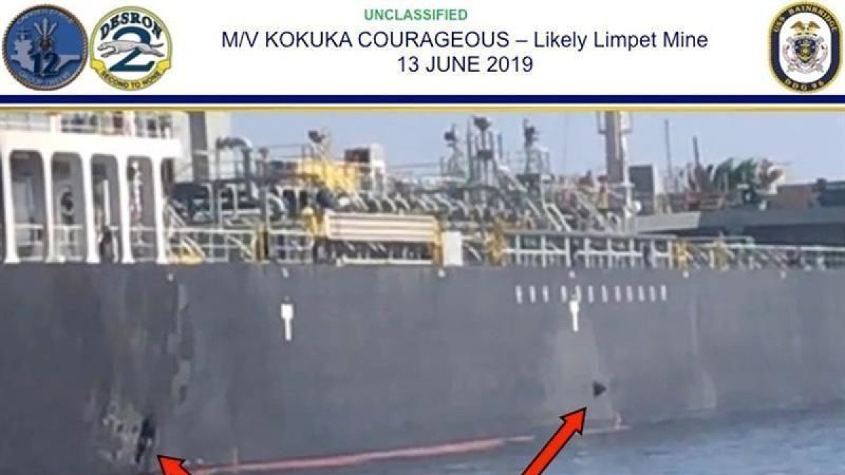 Daños en el buque japonés Kokuka Courageous ocasionados por minas lapa, según EEUU, en el Golfo de Omán.-EFE/ US CENTRAL COMMAND