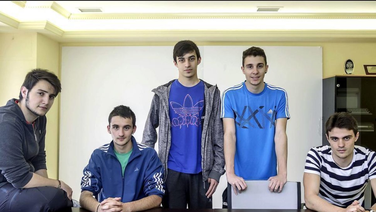 David González, Adrián Arnaiz, Jorge Gómez, Rubén Martínez y Rodrigo Baranda, forman parte del grupo de estudiantes que han desarrollado Coppyx-SANTI OTERO