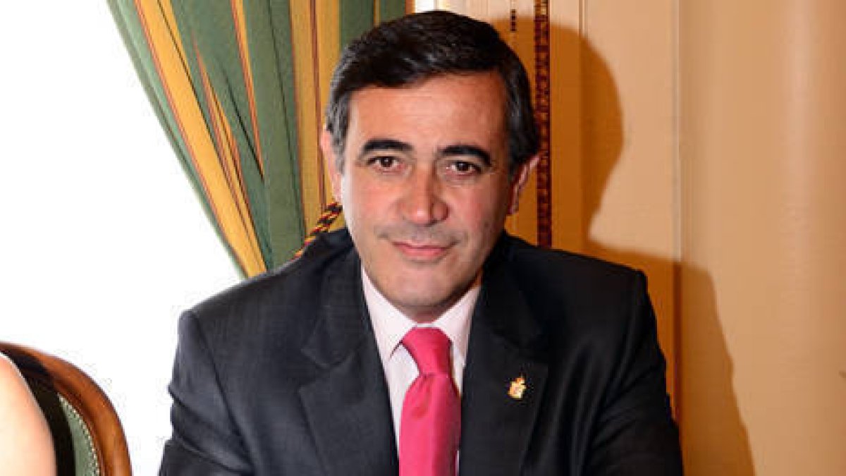 El presidente de la Diputación provincial, Antonio Pardo. / ÁLVARO MARTÍNEZ-