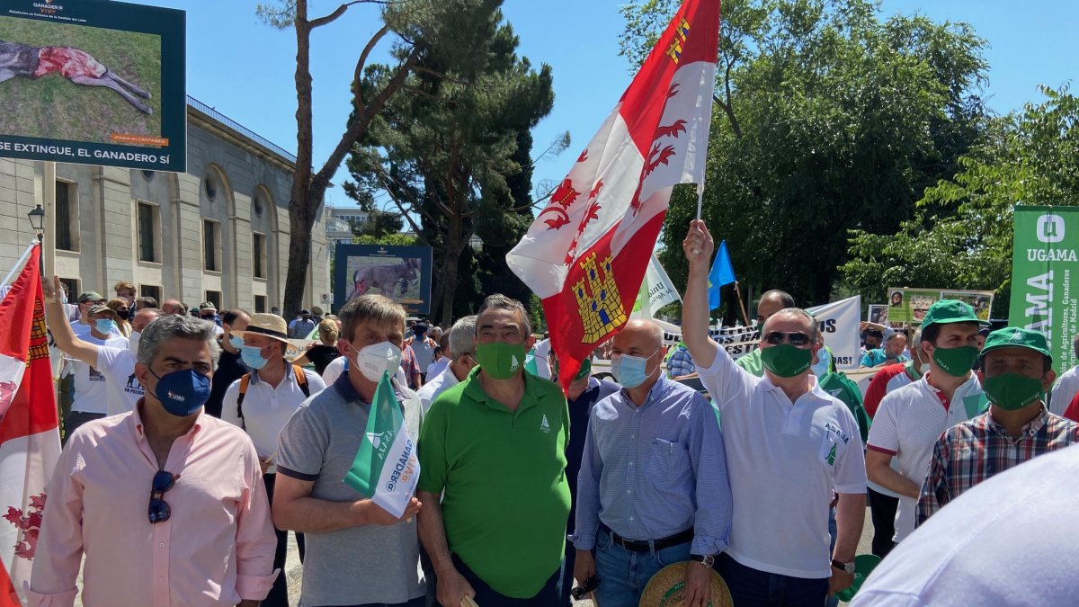 Representantes de Asaja Castilla y León en la manifestación. HDS