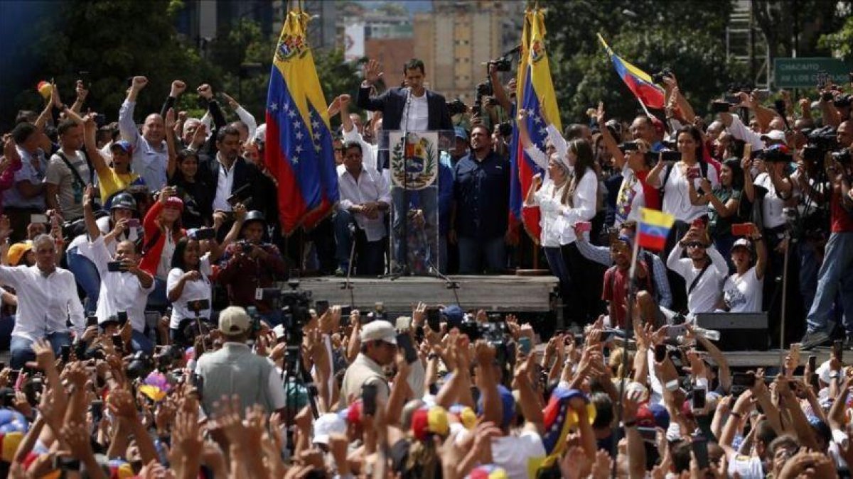 Juan Guaidó, autoproclamado presidente de Venezuela.-AP / FERNANDO LLANO