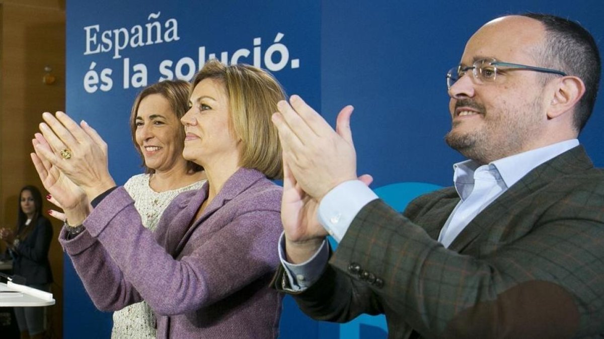 La secretaria general del PP, Dolores de Cospedal, en un acto en Calafell (Tarragona) para apoyar al cabeza de lista en la provincia, Alejandro Fernández.-TAREK MOHAMED