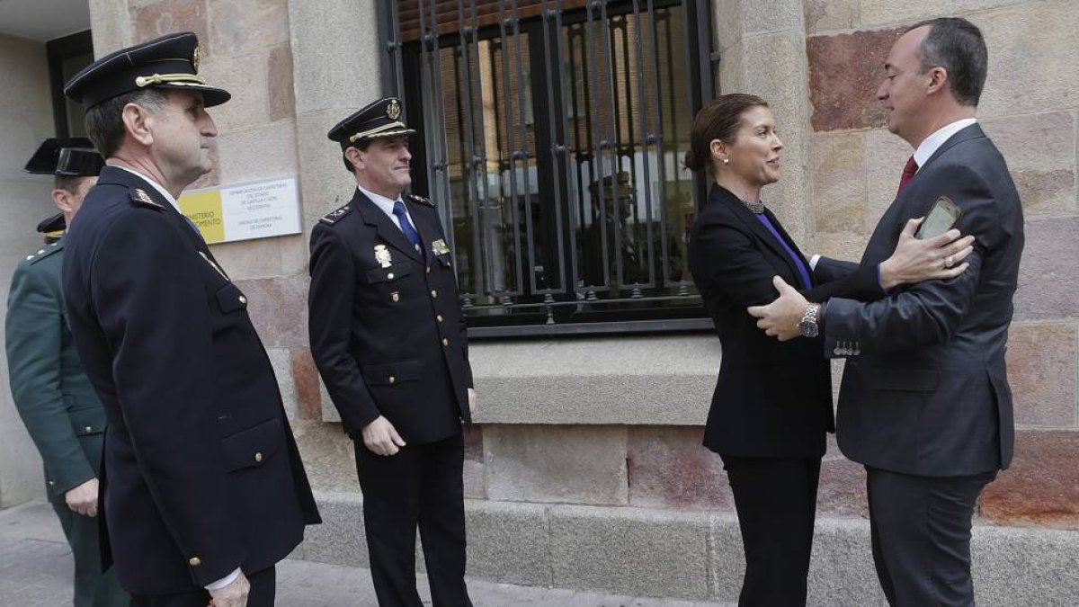 El secretario de Estado de Seguridad, Francisco Martínez, se reúne con la subdelegada del Gobierno en Zamora, Clara San Damián-Ical