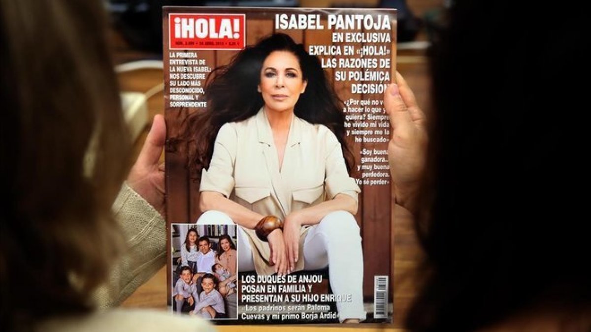 Isabel Pantoja, en la portada de ¡Hola!.-