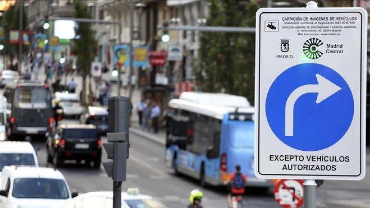 Madrid Central vuelve a multar a los vehículos no autorizados a circular por la zona de bajas emisiones.-DAVID CASTRO