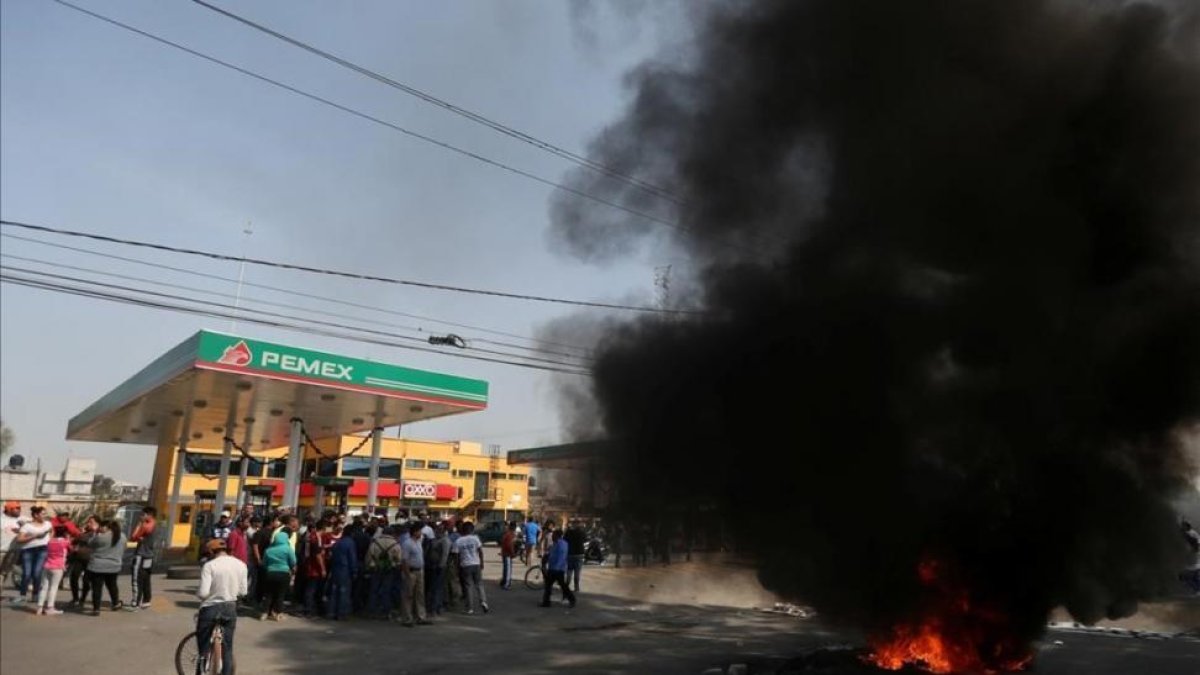 Las protestas se extienden y la petrolera estatal advierte que peligra el suministro.-REUTERS / EDGARD GARRIDO