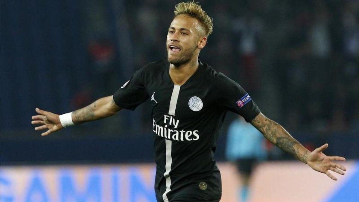 Neymar celebra uno de sus goles ante el Estrella Roja.-EL PERIÓDICO