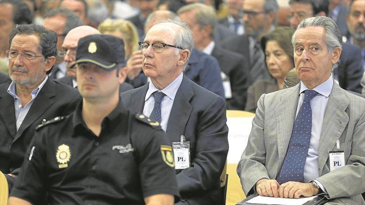 Los expresidentes de Caja Madrid Miguel Blesa y Rodrigo Rato en el banquillo de los acusados.-EFE