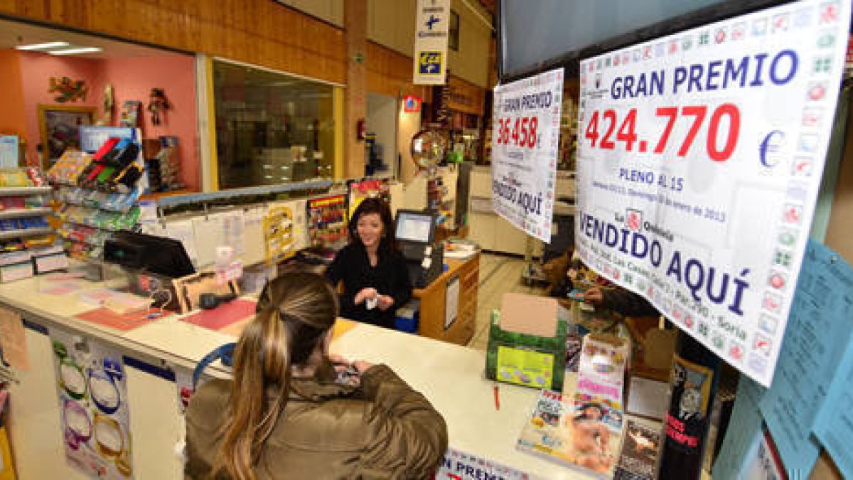 Imagen de archivo del kiosko de loterías en leclerc.-HDS