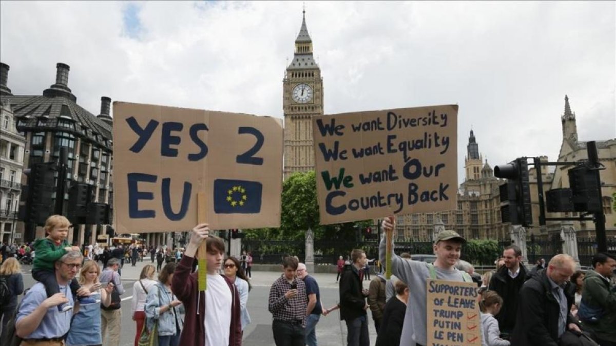 Opositores al Brexit en Parliament Square, el sábado.-AP