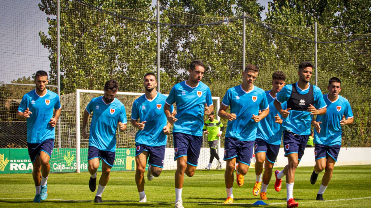 Entrenamiento del CD Numancia en la pretemporada. MARIO TEJEDOR