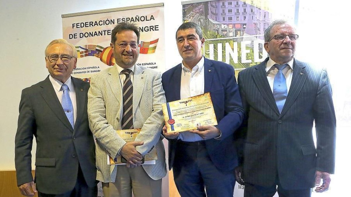 Martín Maceñido, Fernando Prados, Pablo R. Lago y Nicolás Patino en el acto de entrega. - RAQUEL P. VIECO-