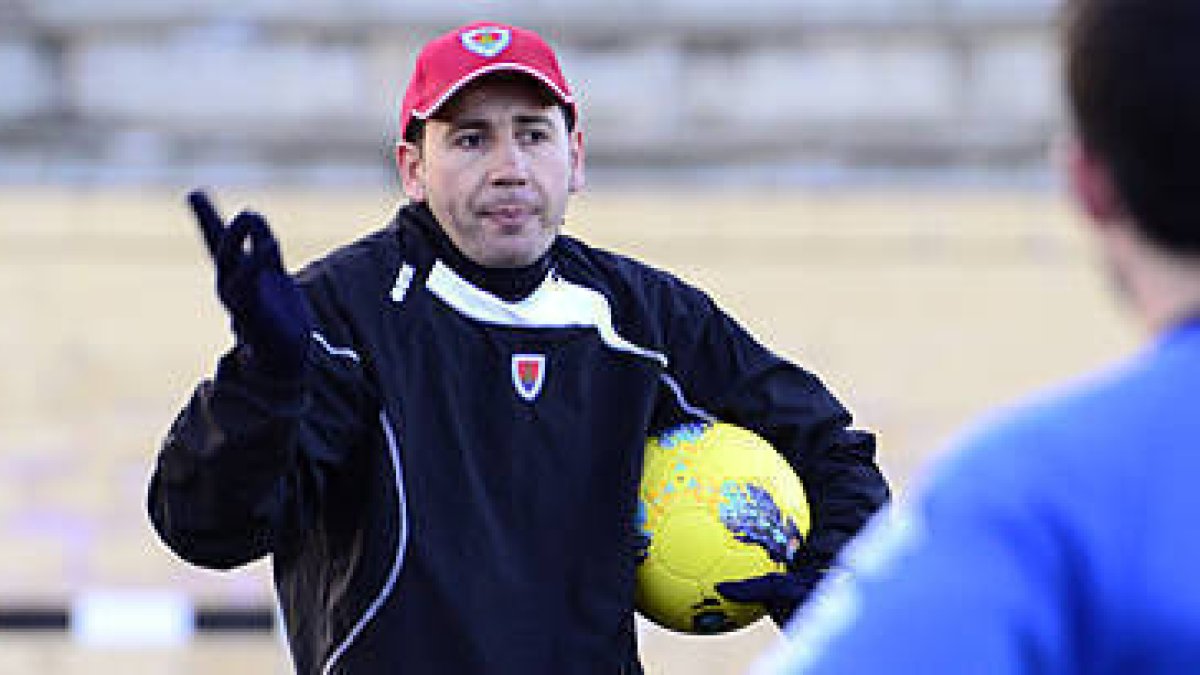 El entrenador del Numancia, Pablo Machín. / VALENTÍN GUISANDE-