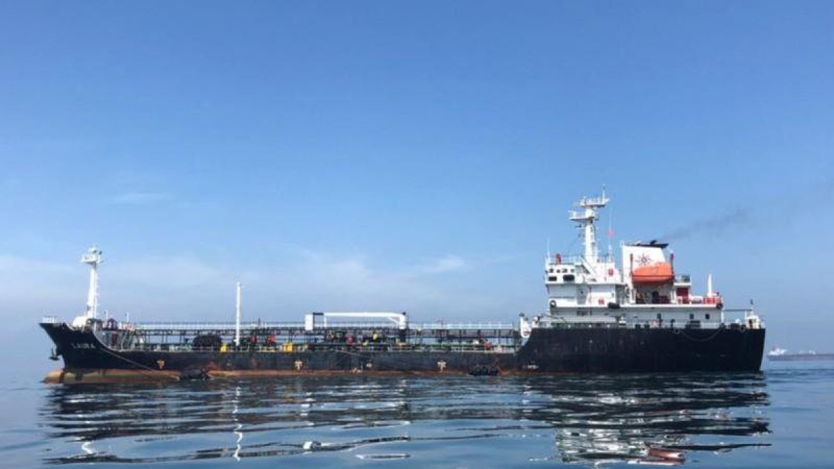 Millones de barriles de crudo venezolano navegan sin rumbo por sanciones de los EEUU.-REUTERS