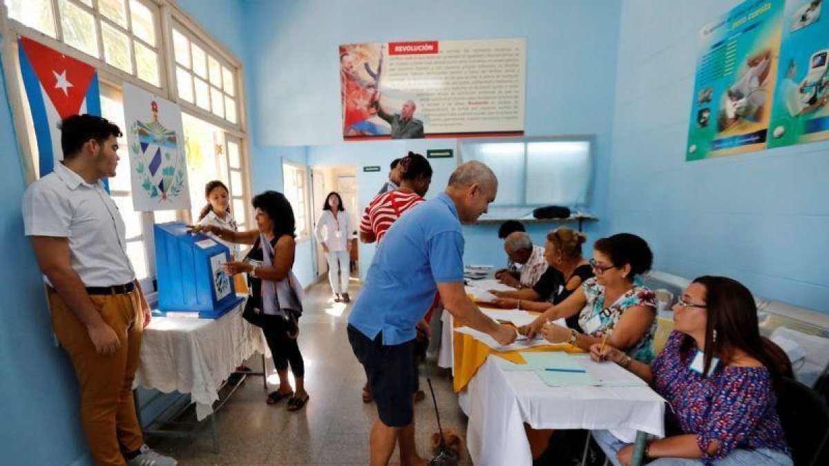 Una casilla electoral para votar sobre la nueva Constitución en La Habana, Cuba.-EFE