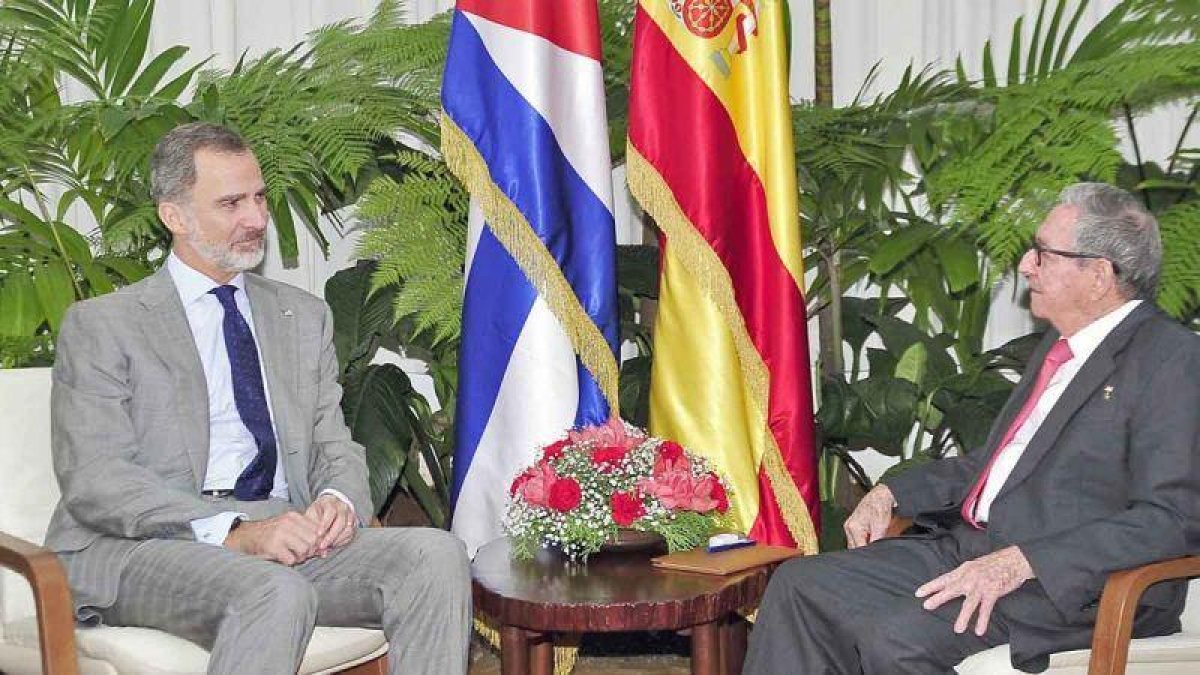 El rey Felipe VI se reúne con Raúl Castro antes de marcharse de Cuba.-ESTUDIOS REVOLUCIÓN / VÍDEO: N. ESTELAR / EFE
