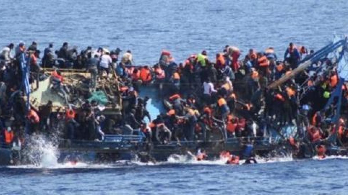 Operación de rescate de inmigrantes frente a la costa de Libia.-REUTERS