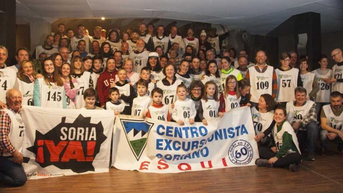 Los socios del Centro Excursionista Soriano que compitieron en el Campeonato de Esquí Alpino y de Snowboard celebrado en Formigal.-HDS