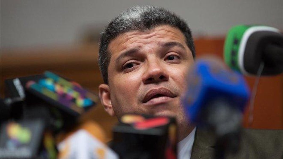 El diputado venezolano Luis Parra, durante una conferencia de prensa el pasado 6 de enero.-BORIS VERGARA (DPA)