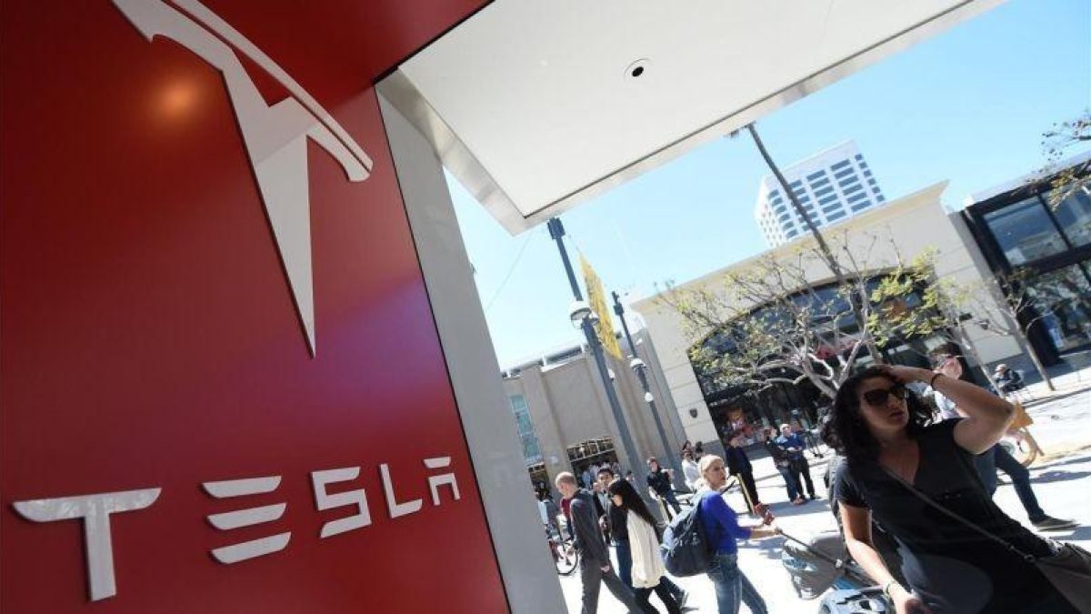 Concesionario de Tesla en Santa Mónica (California).-AFP PHOTO / ROBYN BECK