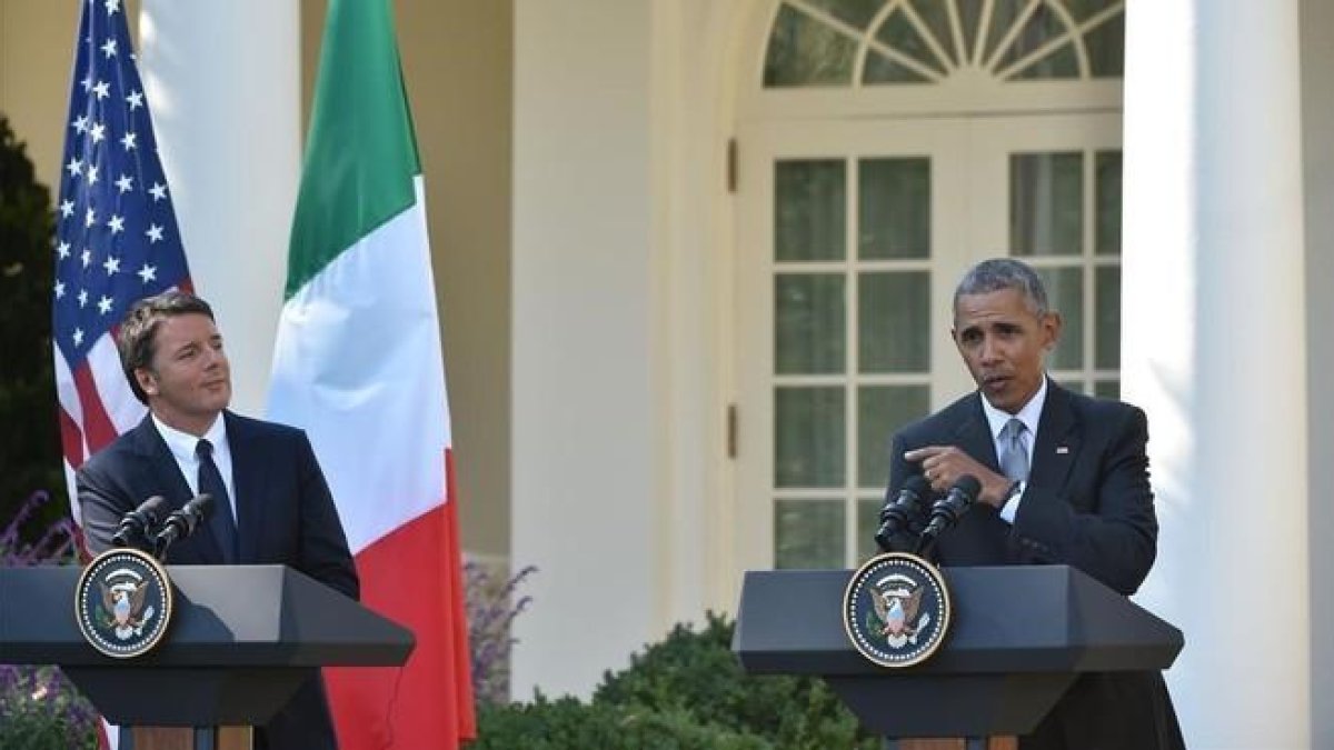 Barack Obama con Matteo Renzi en la conferencia de prensa conjunta en la Casa Blanca.-AFP / NICHOLAS KAMM