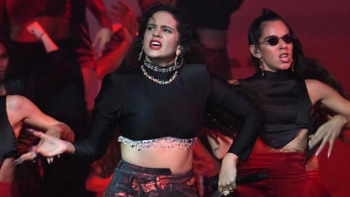 Un momento de la espectacular interpretación de Rosalía en la gala de los premios MTV EMA, en Sevilla, el pasado 3 de noviembre.-KEVIN MAZUR WIREIMAGE