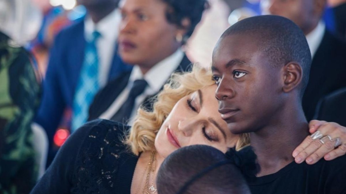 Madonna, con su hijo David Banda.-AFP / AMOS GUMULIRA