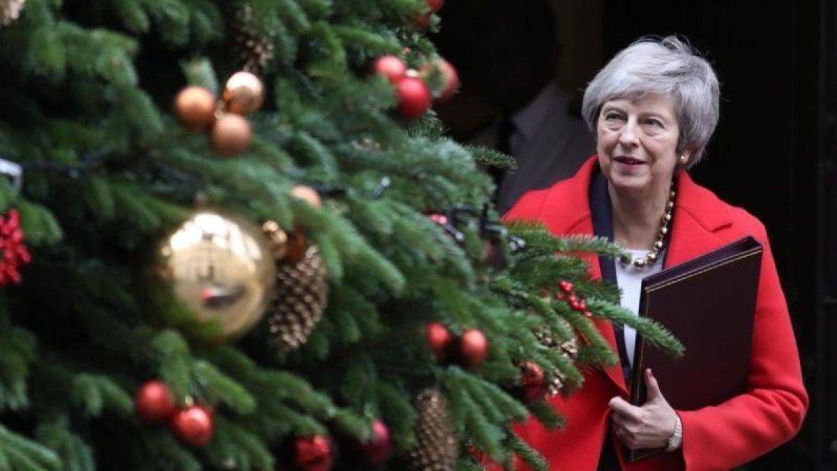 Theresa May en Downing Street, ayer.-DANIEL LEAL-OLIVAS/ AFP