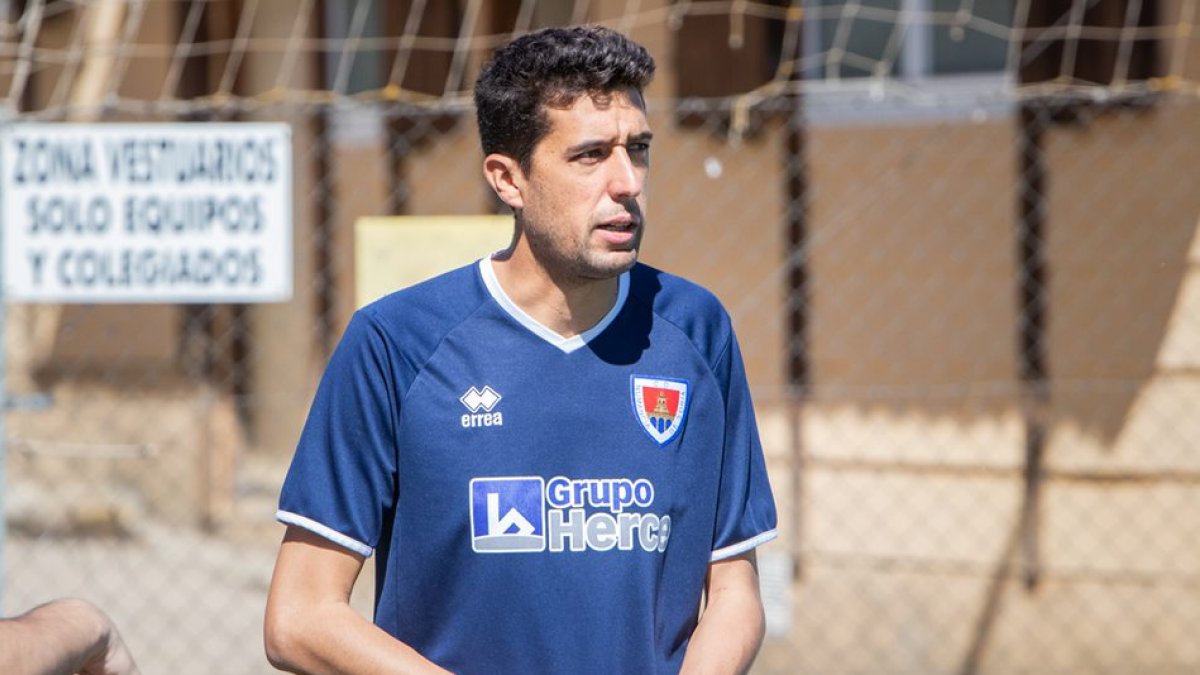 Ayuso en su primer entrenamiento al frente del Numancia este martes. GONZALO MONTESEGURO