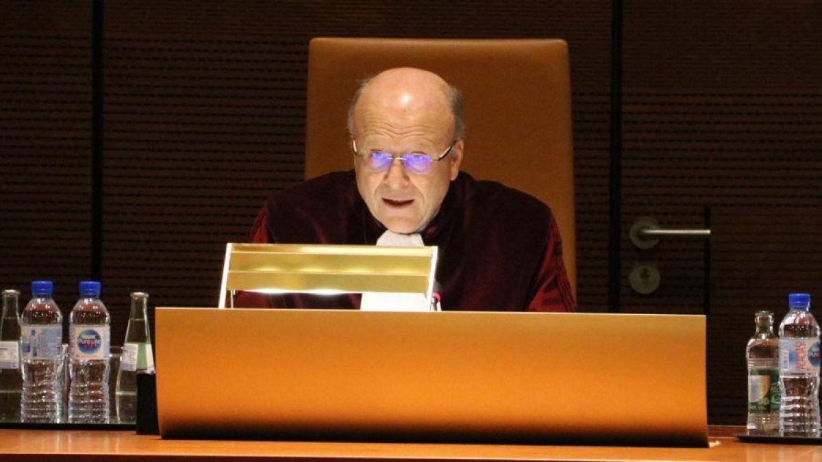 El presidente del TJUE, Koen Lenaerts, lee las conclusiones de la sentencia sobre el caso Junqueras.-