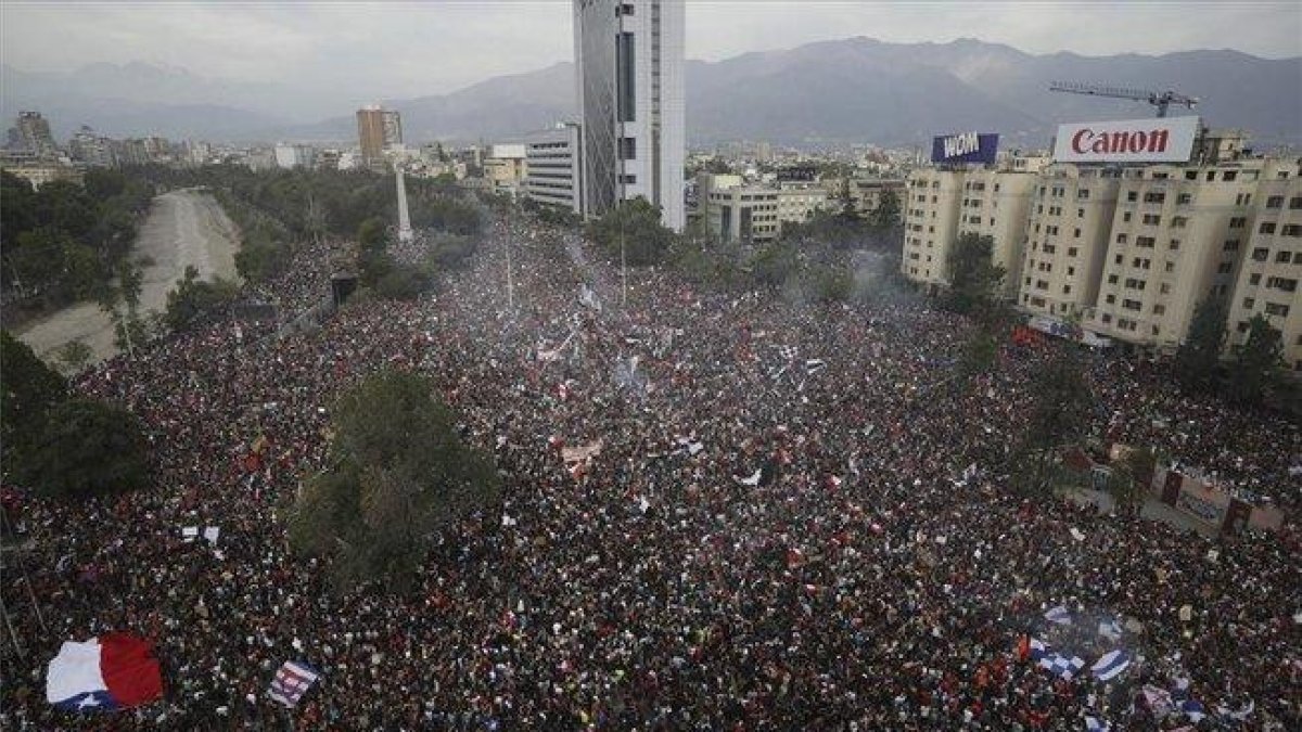 Una manifestación en Chile con más de un millón de personas.-AP