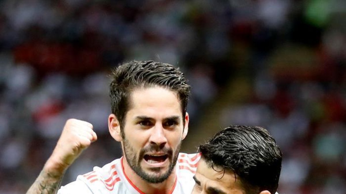 Isco y Costa celebran un gol-DIEGO AZUBEL