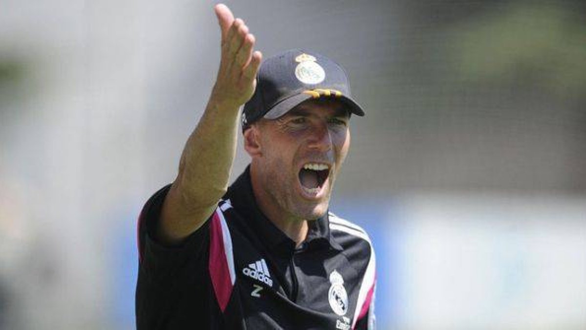 Zinedine Zidane, durante un entrenamiento del Madrid Castilla.-Foto:   AFP / PEDRO ARMESTRE